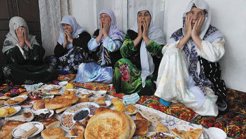 Таджикские женщины просят вернуть им неверных мужей