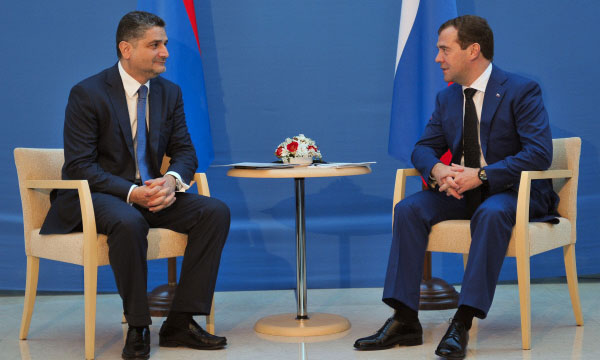 Медведев и Саркисян обсуждают подготовку присоединения Армении к Таможенному союзу