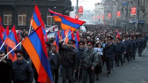 В Ереване стартовало шествие к резиденции президента
