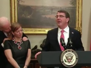 Байден обнял супругу нового главы Пентагона