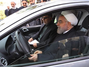 Роухани рекламирует успехи автомобильного производства в Иране