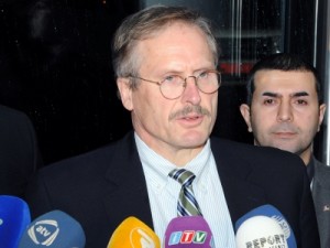Посол США в Баку обеспокоен ростом насилия вокруг карабахского конфликта