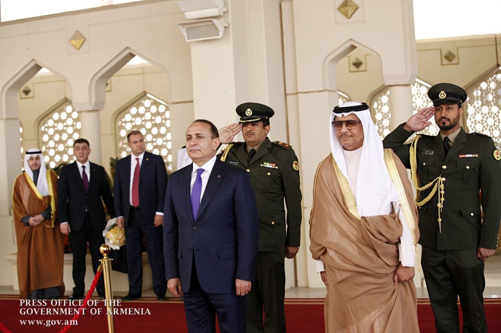 Премьер Армении встретился с Эмиром Кувейта