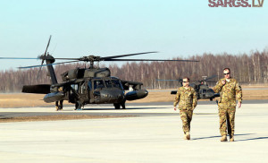 В Латвию прибыли знаменитые боевые вертолеты Black Hawk