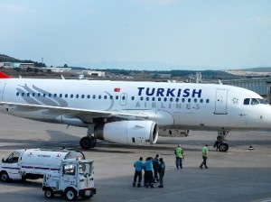 Турецкий самолет возвращается в аэропорт вылета из-за угрозы взрыва
