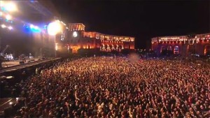 На площади Республики в Ереване проходит концерт System of a Down