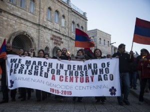 Армяне провели в Иерусалиме марш в 100-летие Геноцида