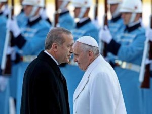 Ватикан принял к сведению критику со стороны Турции в адрес Папы Римского