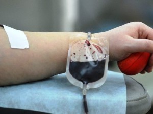 Российские военнослужащие сдают крови для нуждающихся больных в Армении