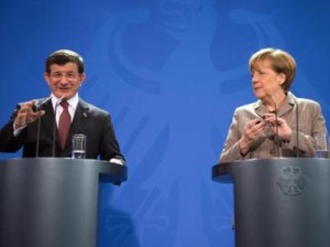 Давутоглу лично попросил Меркель отказаться от слова «геноцид»