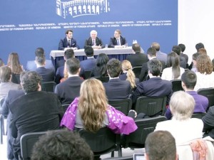 Глава МИД Армении представил членам европейской партии внешнюю политику страны