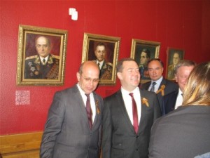 Медведев посетил армянский павильон выставки к 70-летию Победы