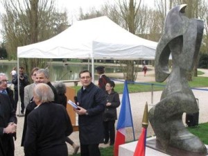 Во Франции установлен памятник «Орел Армении»