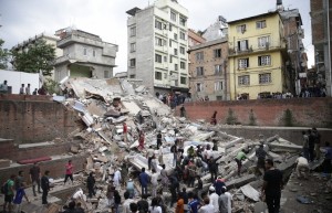 Число жертв землетрясения в Непале возросло до 876 человек