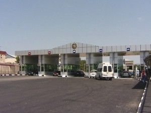 Армянский автобус задержали на КПП в Грузии из-за спора водителя с таможенником