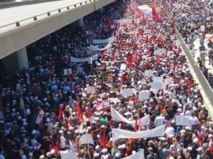 Десятки тысяч армян вышли на марш в Бейруте