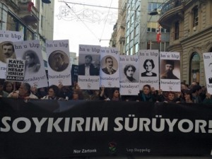 Тысячи турецких граждан в Стамбуле почтили память жертв Геноцида армян