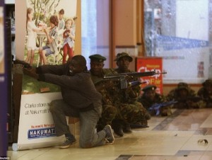 Число пострадавших при нападении боевиков в Кении возросло до 65