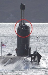 Британская подлодка столкнулась со льдиной при слежке за российскими кораблями