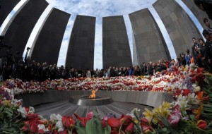 Иностранные делегации более 40 стран стран прибыли в Цицернакаберд почтить память Геноцида армян