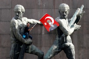Турок-националист: Пусть Германия вспомнит собственное прошлое