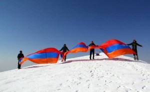 Наши альпинисты добрались до подножия Эльбруса