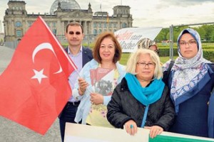 Турки организовали акцию перед Бундестагом, призывая не принимать резолюцию о Геноциде армян