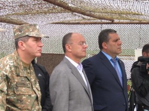 Глава Минобороны Армении побывал на границе с Азербайджаном