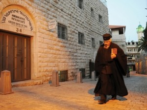 Организация в Израиле осудила акты нетерпимости против армянского духовенства