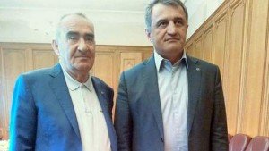 Глава парламента Армении потерял костюм?