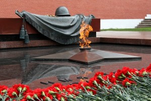 Армянский пенсионер идет пешком в Москву, чтобы возложить цветы в День Победы