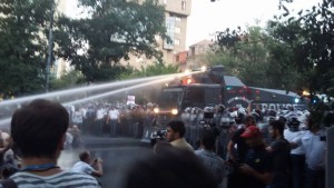 Полицейские в штатском избивали журналистов в ходе акции в Ереване: "Associated Press"