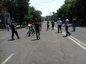 Митингующие и полицейские Еревана сыграют в футбол после протестов