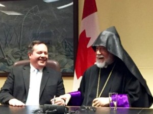 Католикос Арам I наградил министра обороны Канады орденом «Рыцарь Киликии»