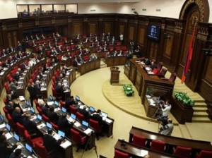 В парламенте Армении обсудили проект против насилия чиновников