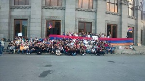 Протестная ночь на площади Свободы в Ереване прошла спокойна