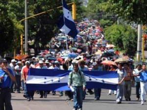 Тысячи жителей Гондураса вышли на акцию против президента