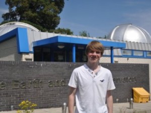 Британский школьник открыл новую планету во время стажировки в университете