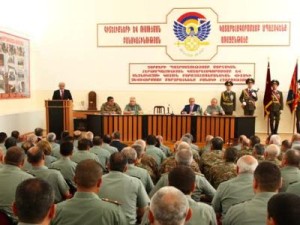 Президент Арцаха представил аппарату Минобороны нового командующего