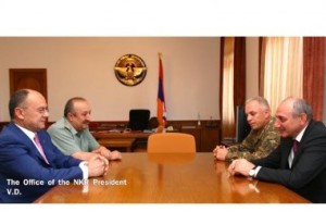 Бако Саакян и Сейран Оганян обсудили вопросы армейского строительства