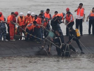 Спасены 20 пассажиров затонувшего в Китае круизного судна