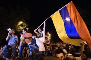 Кремль боится революции в Армении: Bloomberg