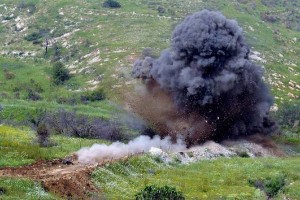 Двое азербайджанских военнослужащих подорвались на мине