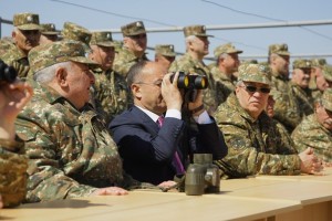 Сейран Оганян - в президенты, а Мовсес Акопян - министр обороны Армении?