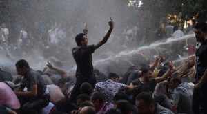 Участники акции на площади Свободы в Ереване требуют отпустить их друзей