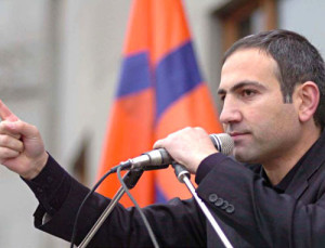 Никол Пашинян призвал коллег сформировать живую стену между протестующими и полицией