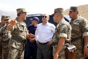 Глава Минобороны Армении посетил юго-западную границу