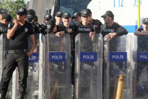 В Стамбуле неизвестные открыли стрельбу в направлении полицейских
