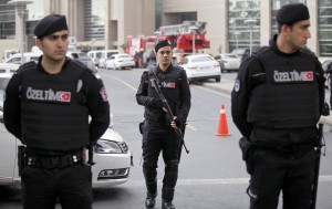 Перестрелка в Стамбуле, пять человек получили ранения