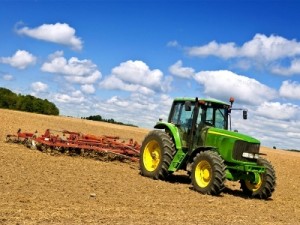 Премьер Армении предложил подарить земледельцам тракторы